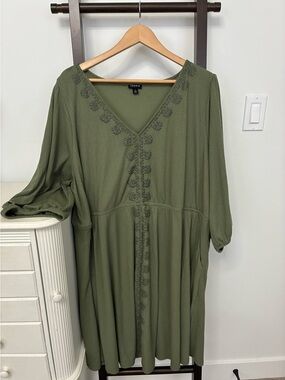 Torrid plus size Olive Green V-Neck Embroidered Dress with pockets! Size 4X
